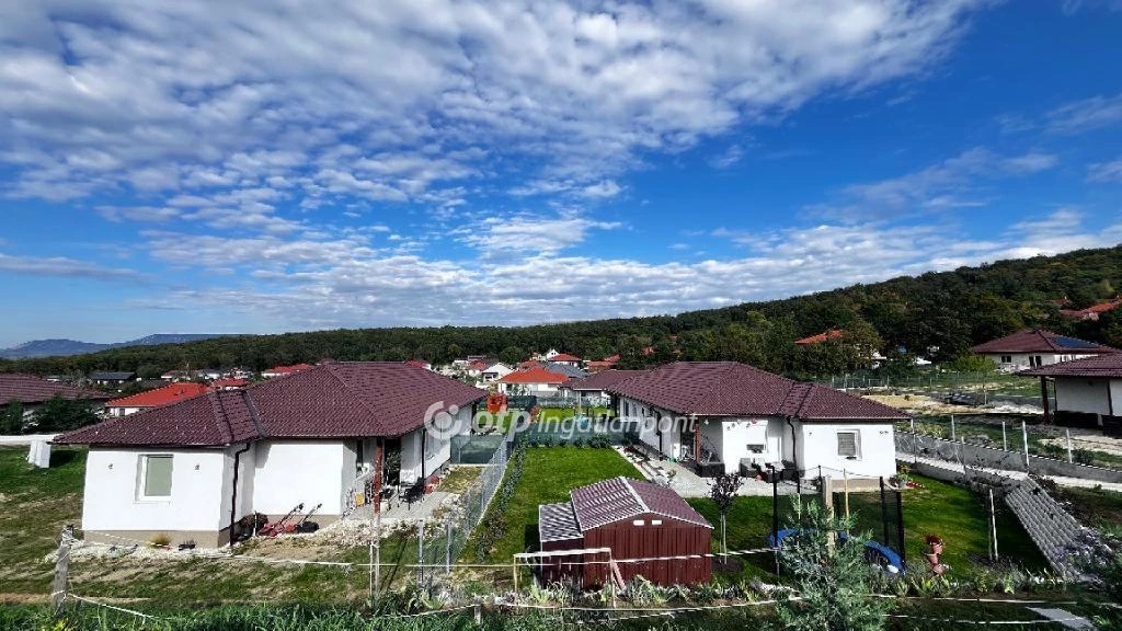 Eladó Lakás, Pilisjászfalu