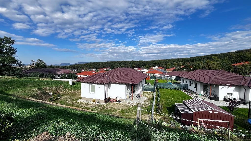 Eladó Lakás, Pilisjászfalu