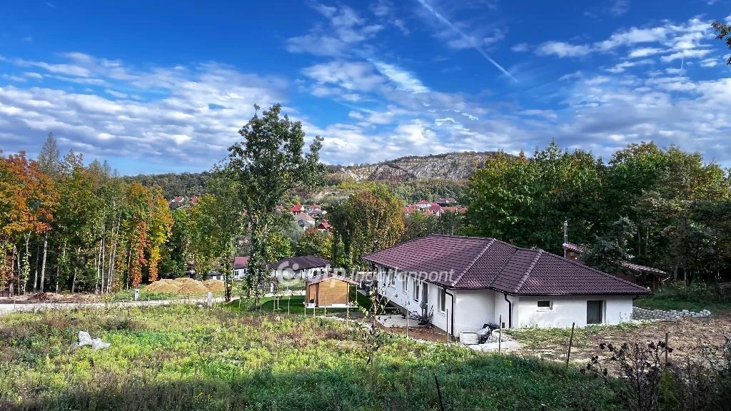 Eladó Lakás, Pilisjászfalu