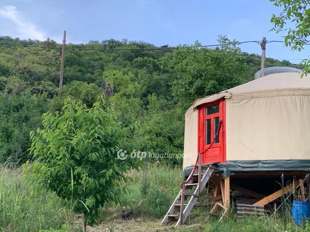 For sale house with a garden, Budaörs
