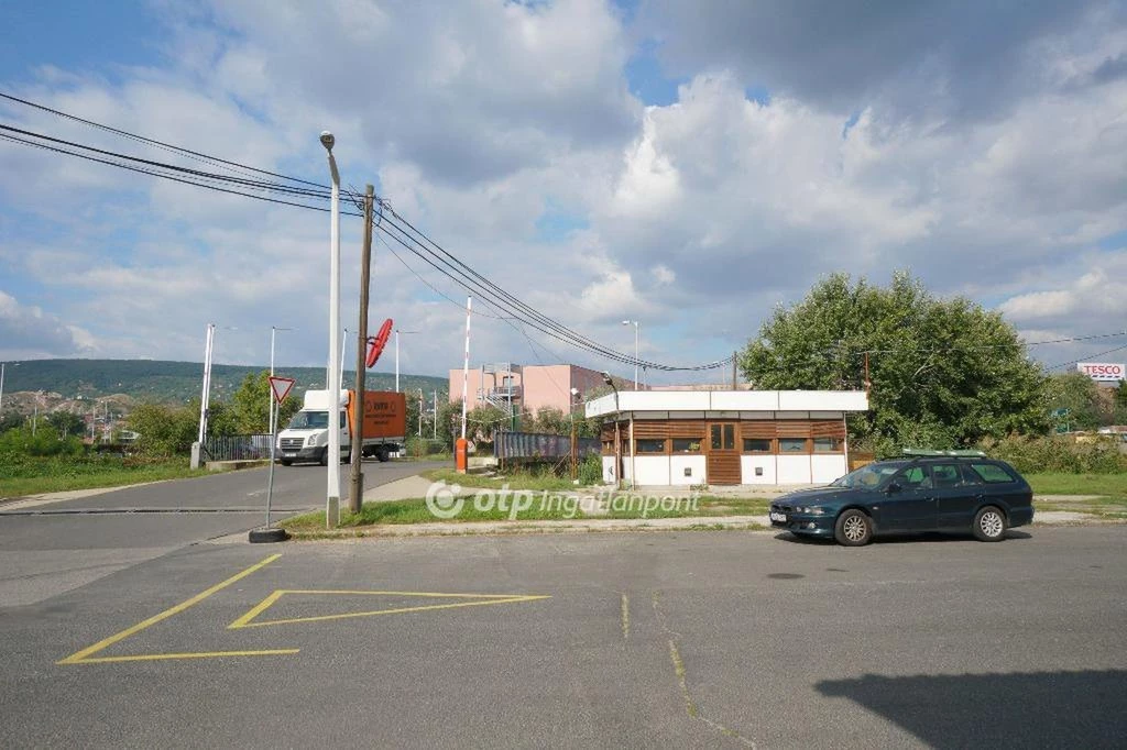 Kiadó Raktár, Budaörs