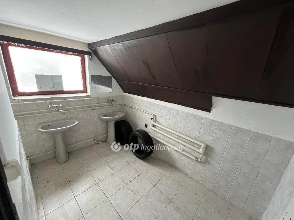 c3-1-name c2-1-name, Pilisszentlászló