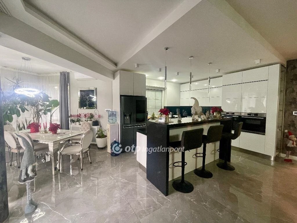 c3-1-name c2-1-name, Biatorbágy