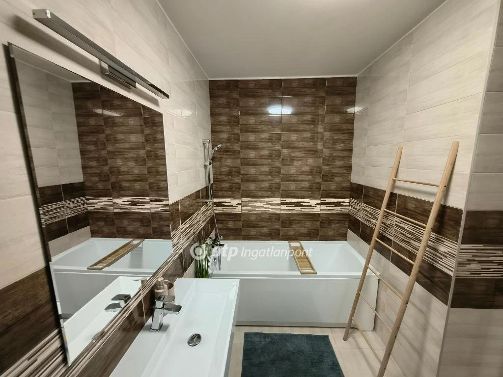 c3-1-name c2-19-name, Siófok