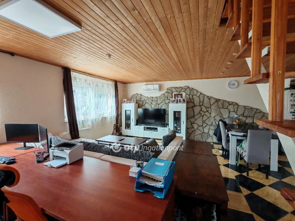 c3-1-name c2-1-name, Szigethalom