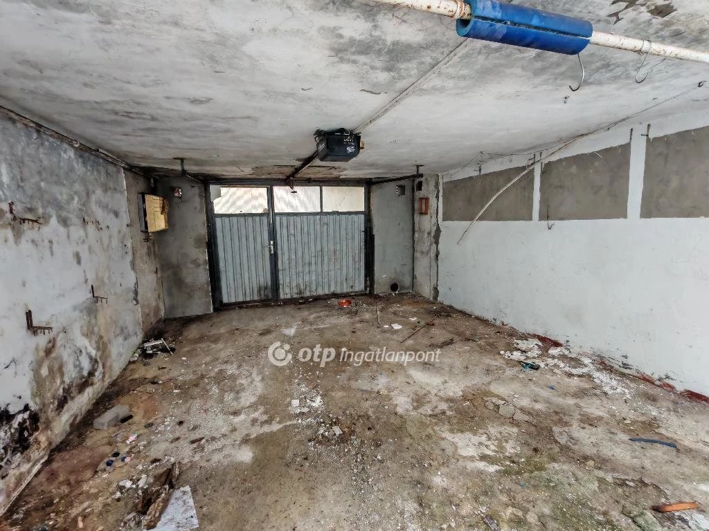 Eladó Lakás, Perbál