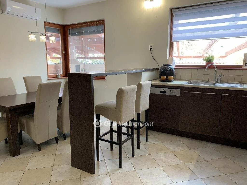 Eladó Ház, Délegyháza