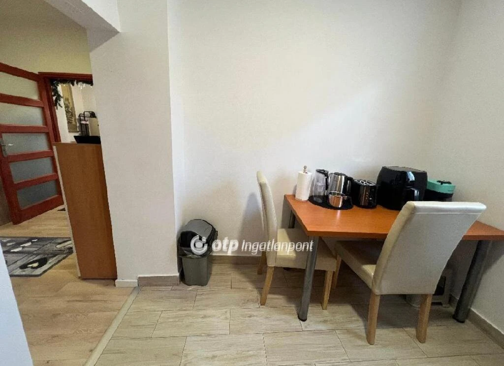 Kiadó Ház, Budapest 21. ker.