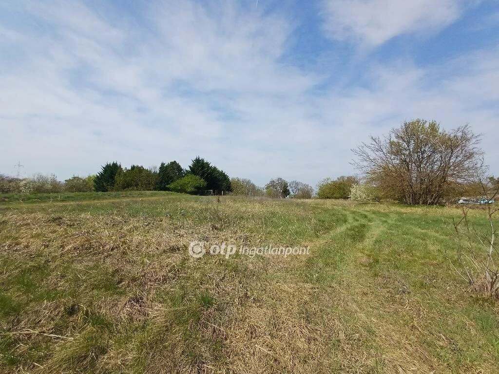 Eladó Telek, Taksony