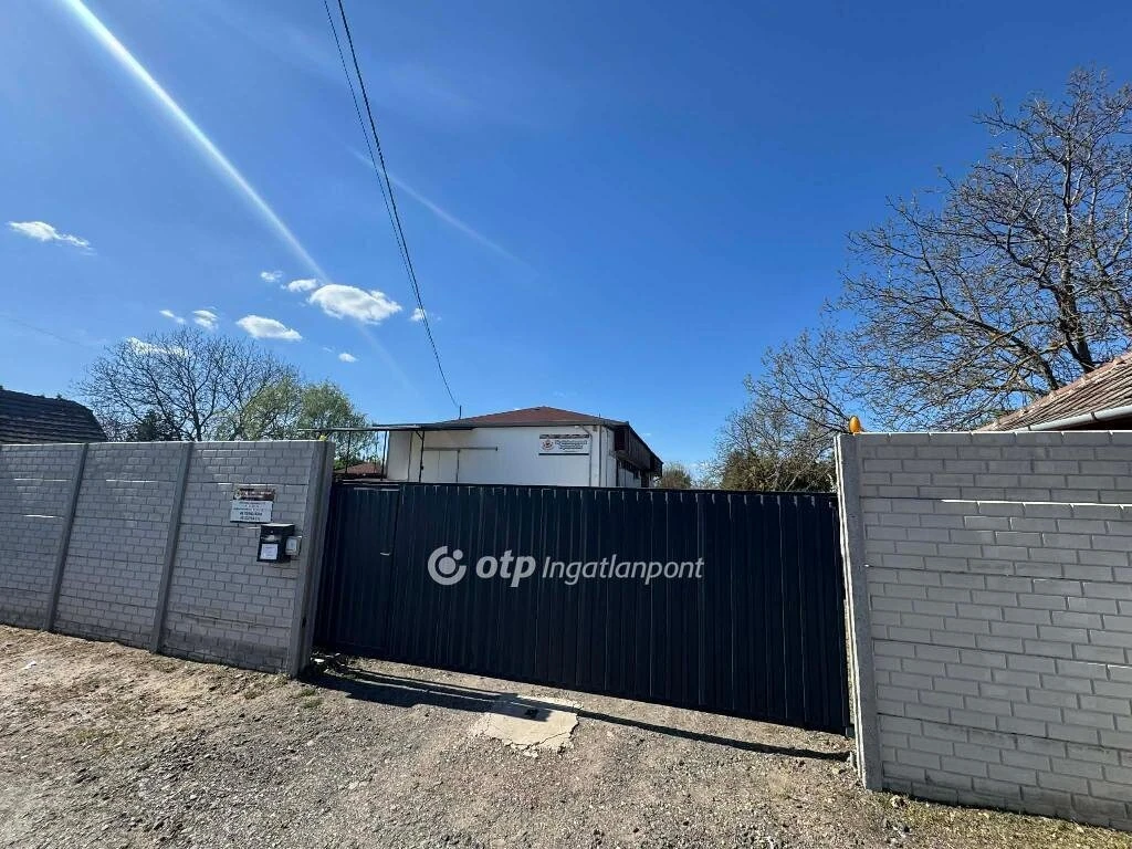 Eladó Üzlethelyiség, Farmos