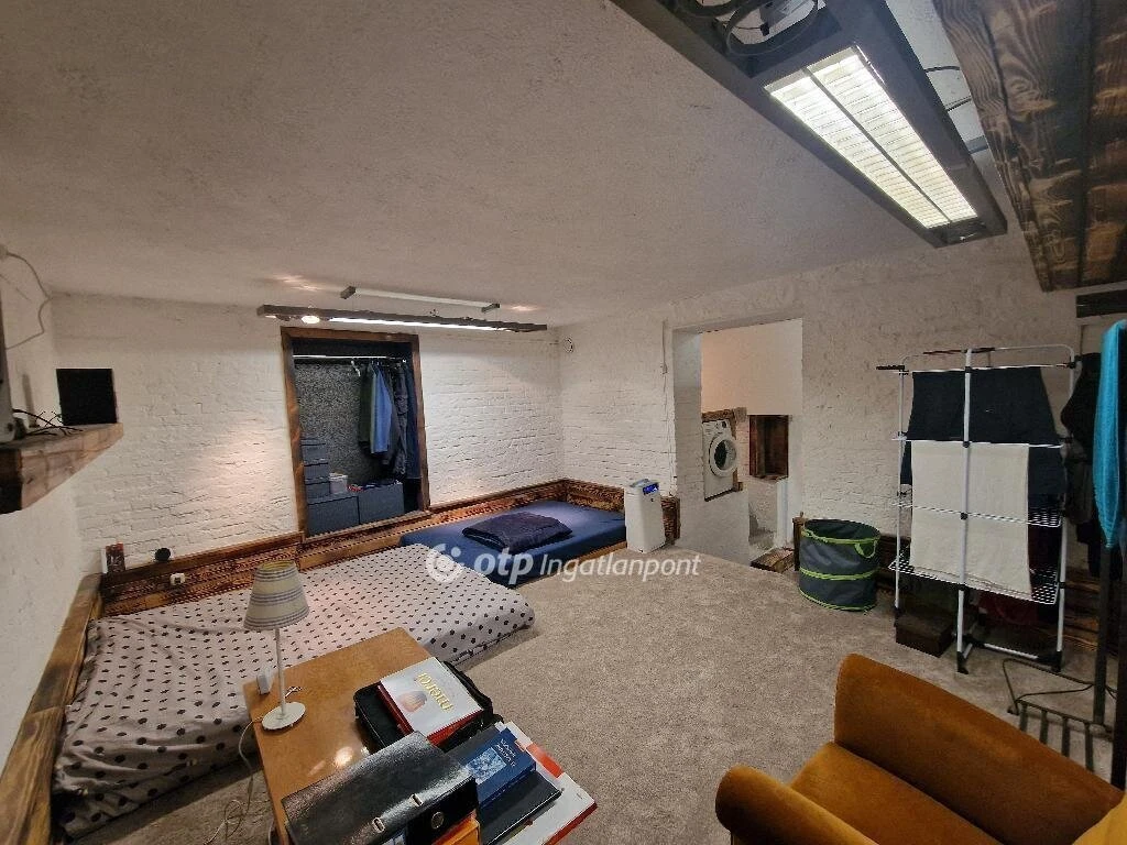 Eladó Üzlethelyiség, Budapest 3. ker.