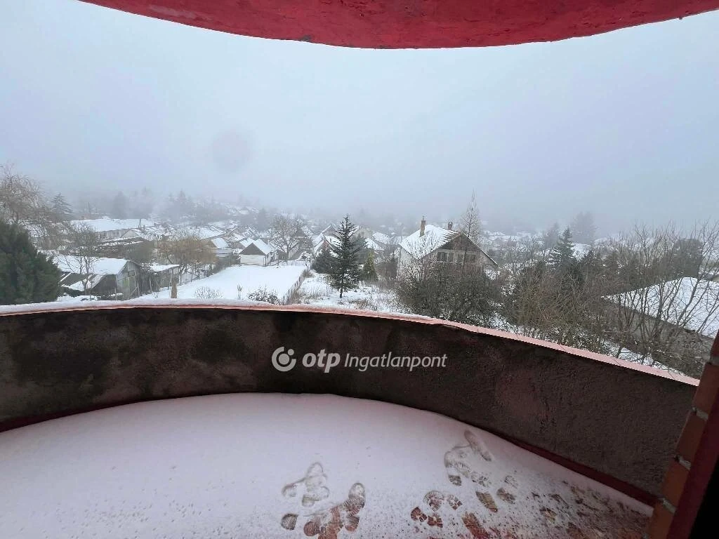 Eladó Szálloda, Pilisszentlászló