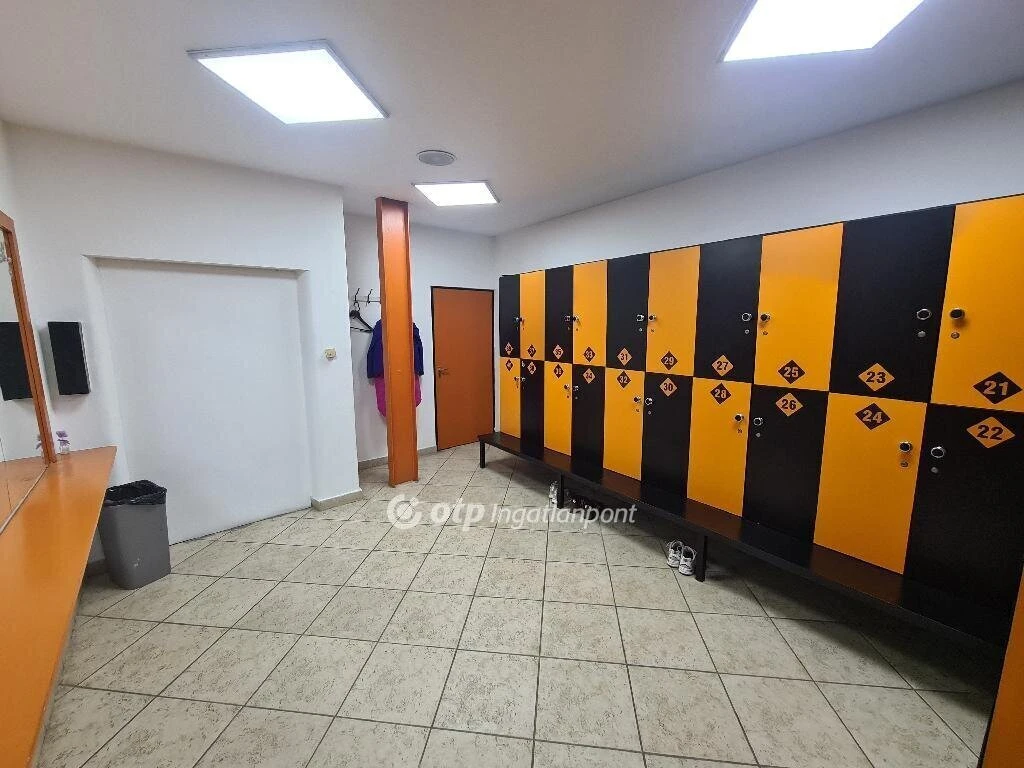 Eladó Üzlethelyiség, Budapest 6. ker.