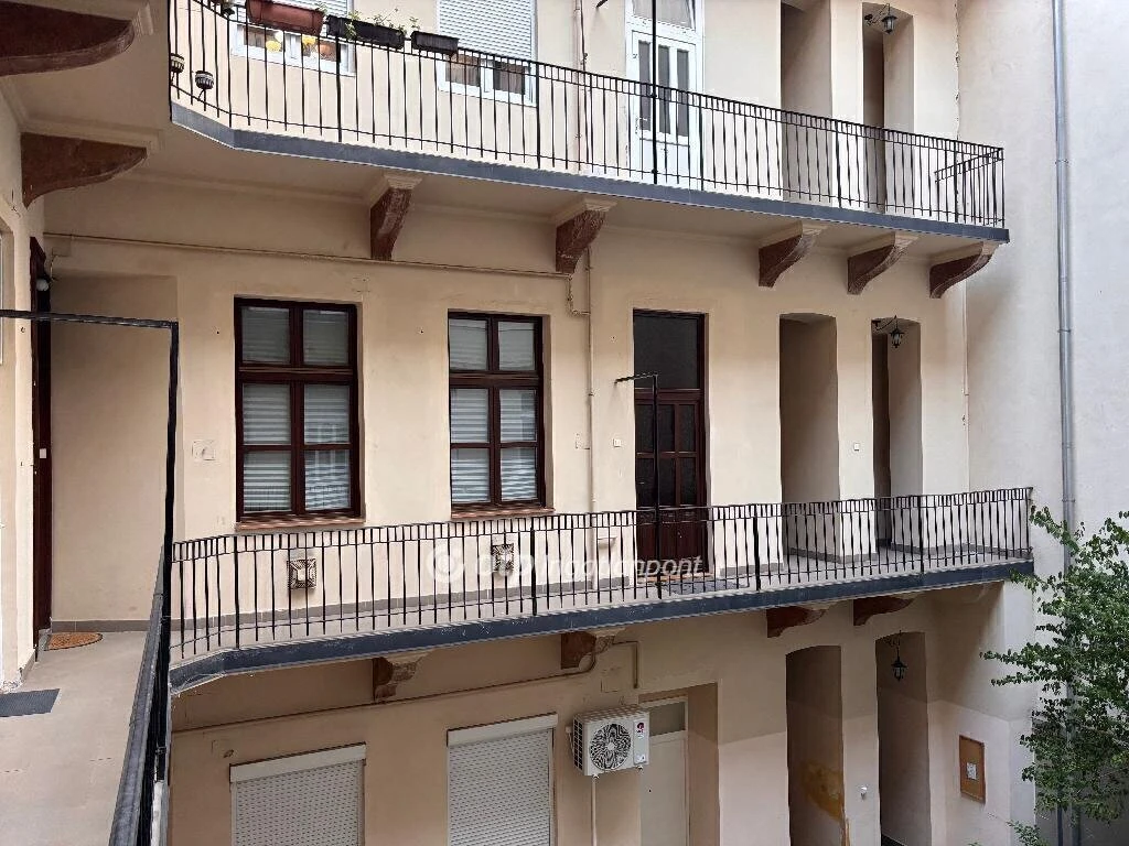 Eladó Lakás, Budapest 6. ker.