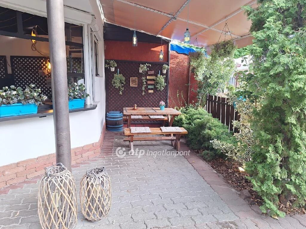 Eladó Üzlethelyiség, Balatonszemes
