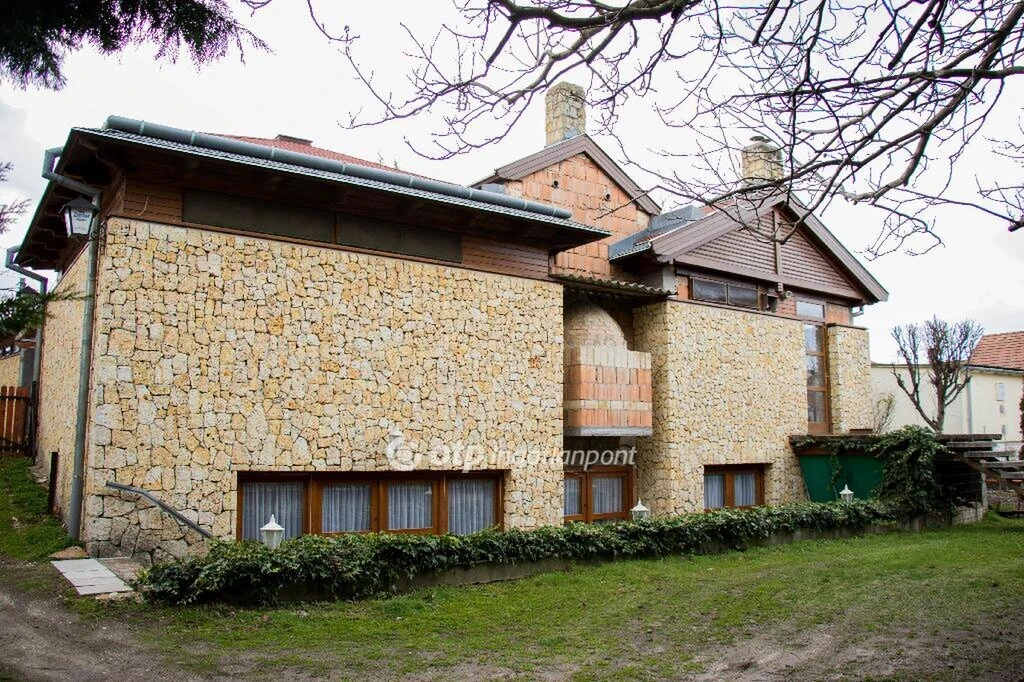 Eladó Üzlethelyiség, Tököl