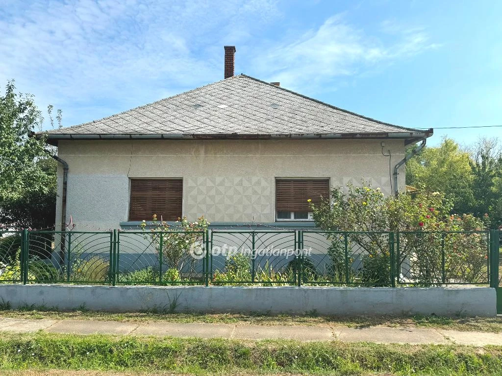 For sale house, Tiszaszőlős, Központhoz közel