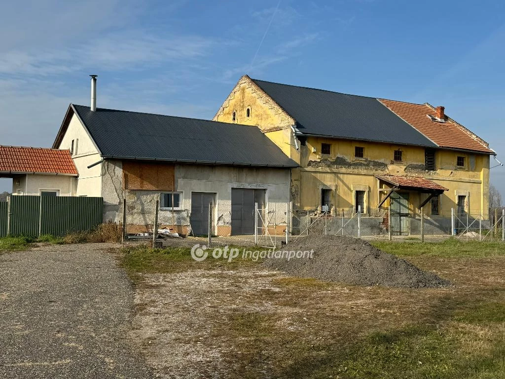 For sale factory building, Kunmadaras, Piac környéke