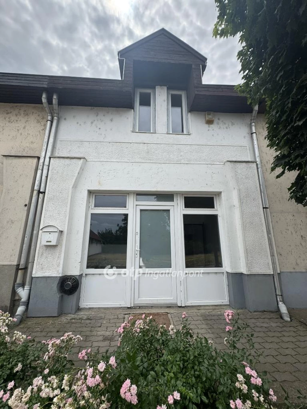 Eladó üzlet, Tiszafüred, Központ