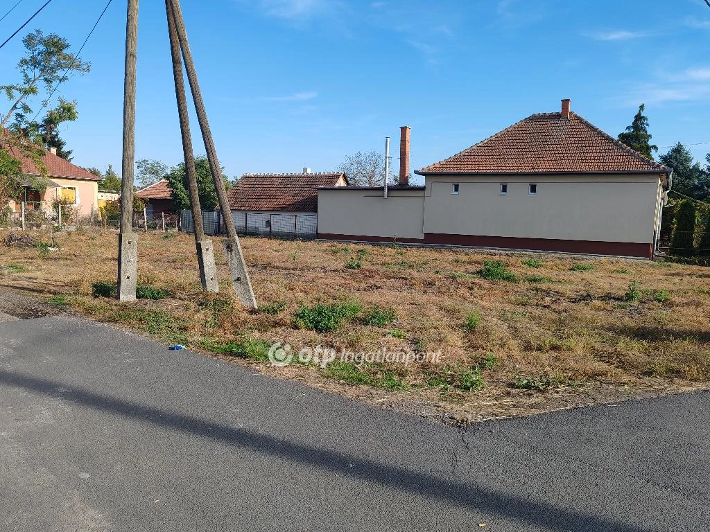 Eladó építési telek, Poroszló, Alvég