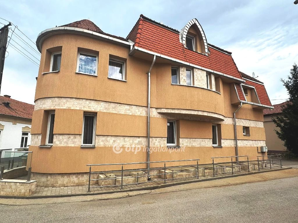 Eladó családi ház, Tiszafüred, központ