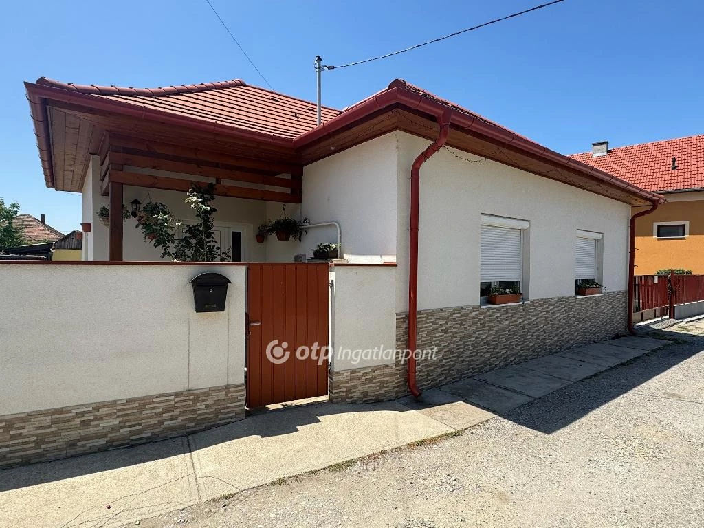 Eladó családi ház, Tiszafüred, Központ
