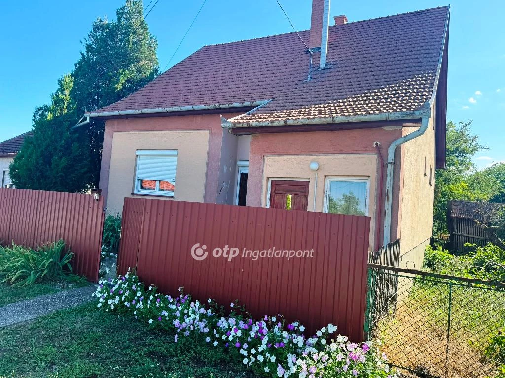 For sale house, Poroszló, Központ közeli