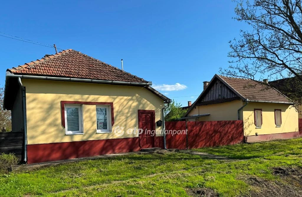 Eladó családi ház, Tiszanána, Központ közeli, csendes