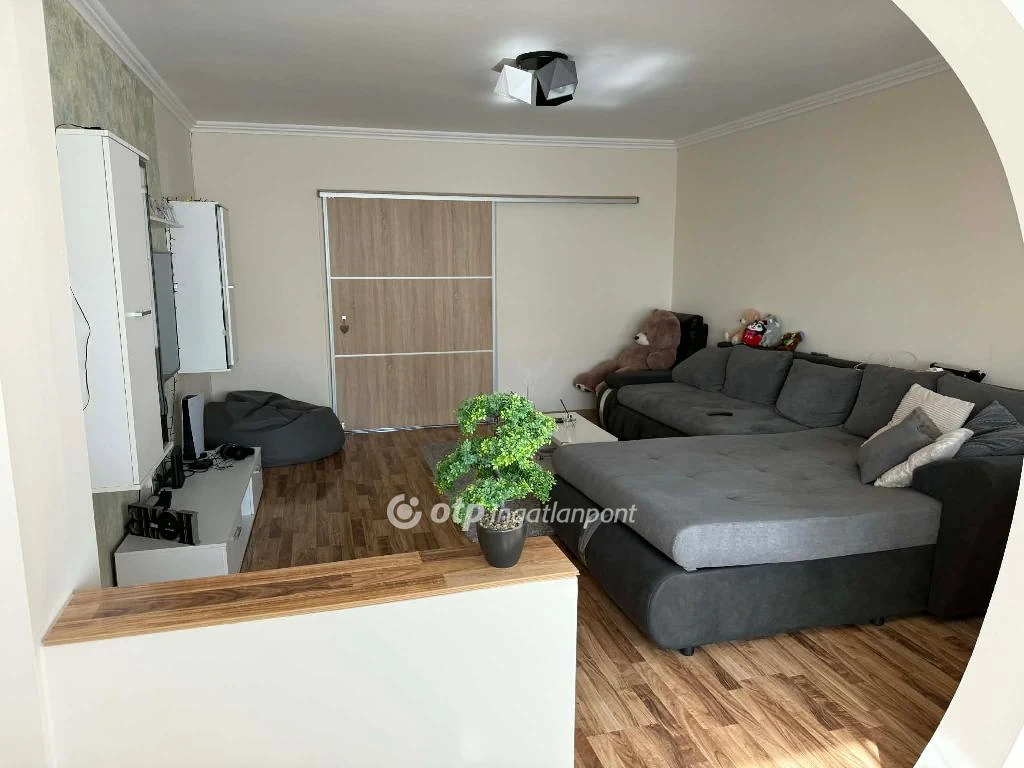 Eladó panellakás, Hajdúszoboszló, Központ