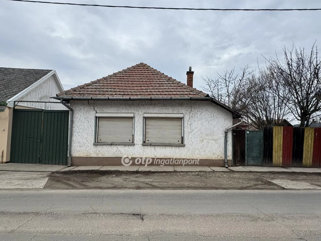 Eladó családi ház, Tiszafüred, Központ