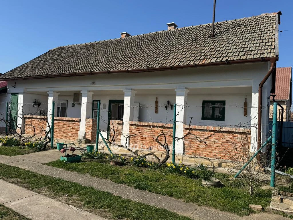 Eladó családi ház, Tiszafüred, Központ közeli