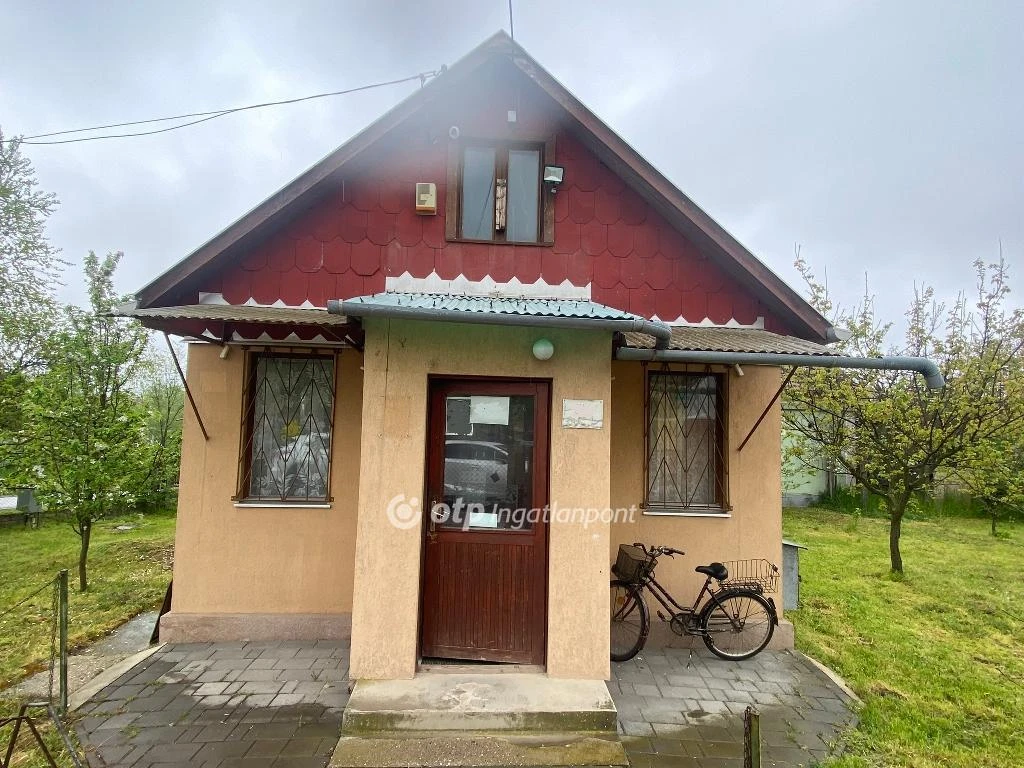 c3-1-name c2-69-name, Egyek, Központ