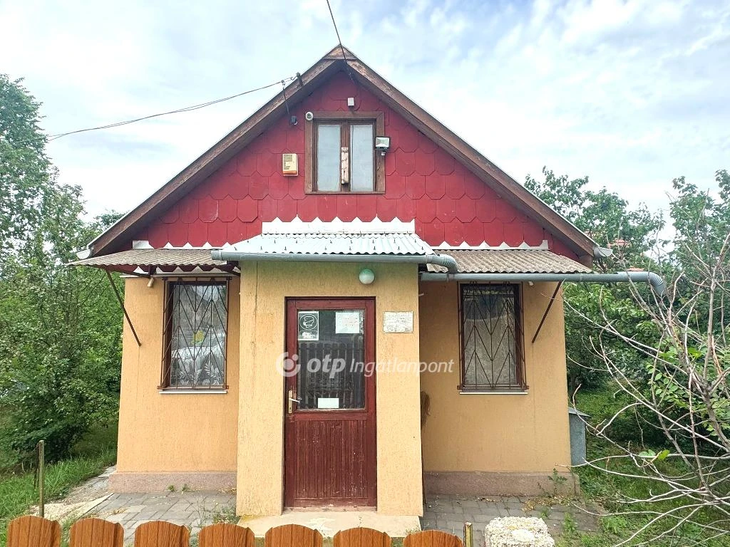 Eladó üzlet, Egyek, Központ