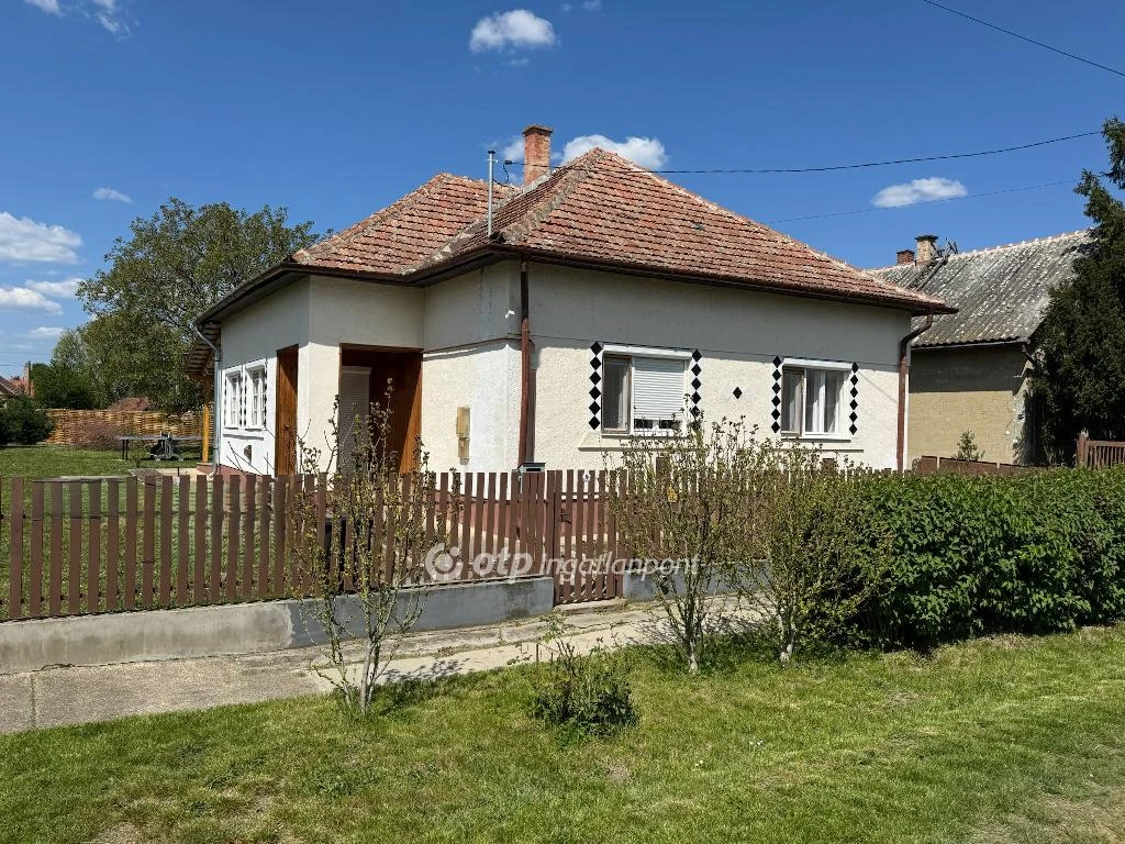 Eladó családi ház, Abádszalók, Csendes