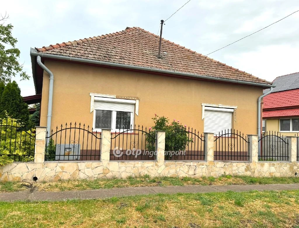 Eladó családi ház, Tiszanána, Csendes