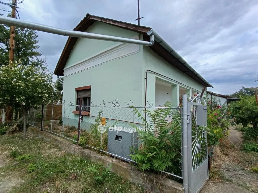 Eladó családi ház, Tiszaörs, Központ