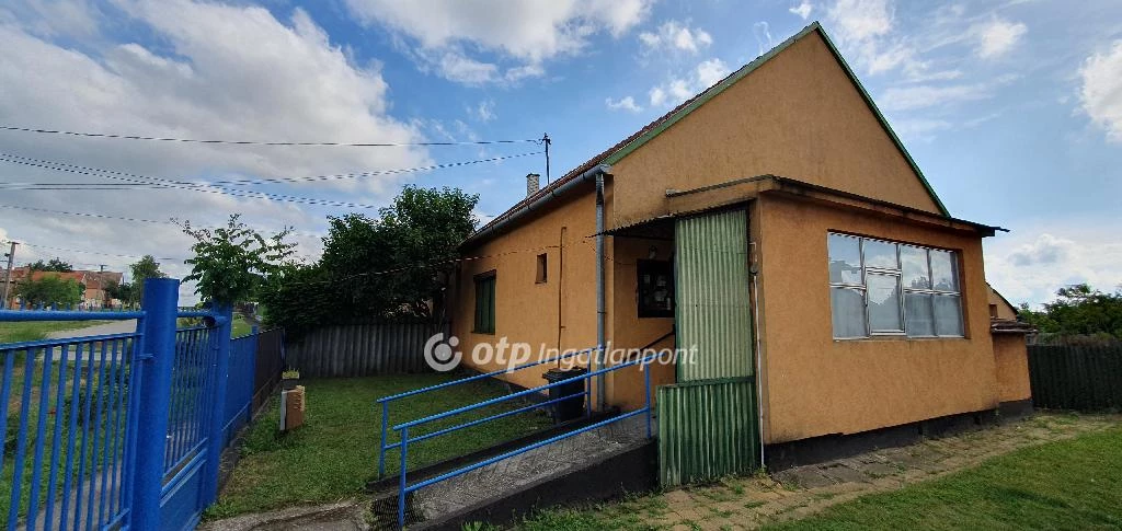 For sale house, Devecser, Csendes