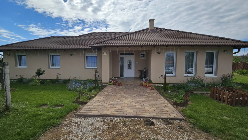 For sale house, Tác