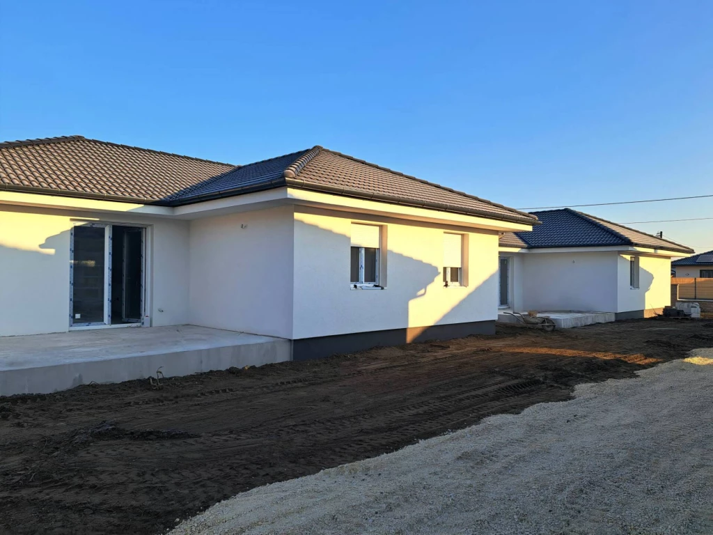 MODERN HÁZ - MODERN KÖRNYEZET! MÁR CSAK 1 HÁZ ELADÓ! CSAPJON LE RÁ!