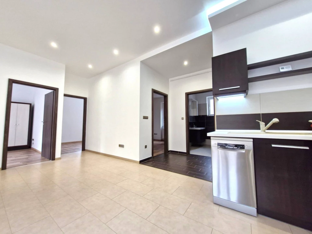 FELÚJÍTOTT, 3 SZOBÁS LAKÁS A PROHÁSZKÁN