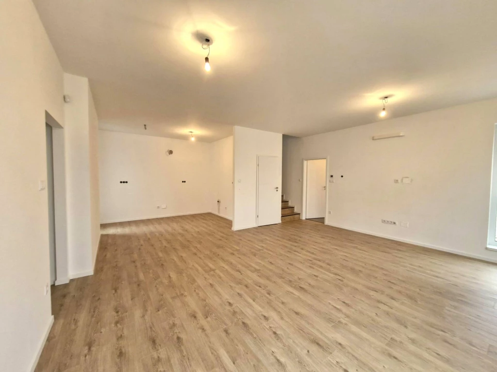 Újépítésű ikerház Ráchegyen