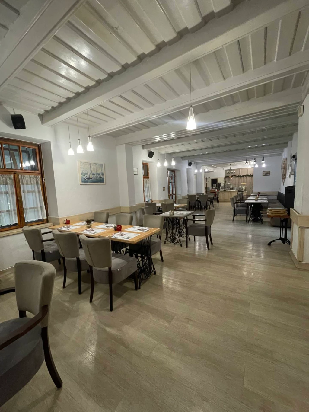 „Ahol a Balaton közelsége, a négycsillagos kényelem és a biztos befektetés találkozik.”