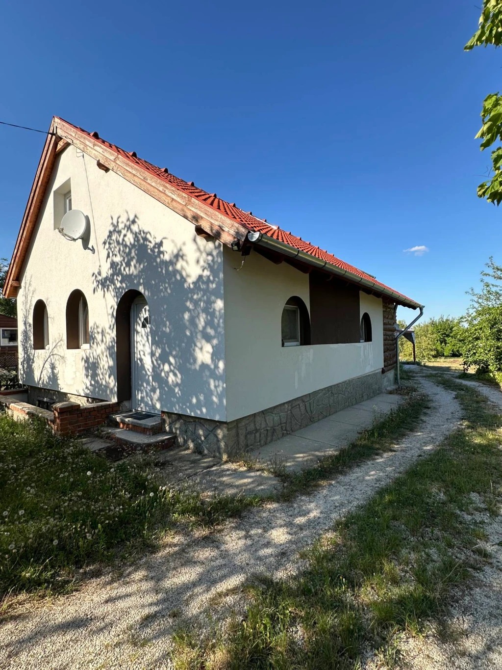 Panoráma, nyugalom, belterületi családi ház – ritka kombináció