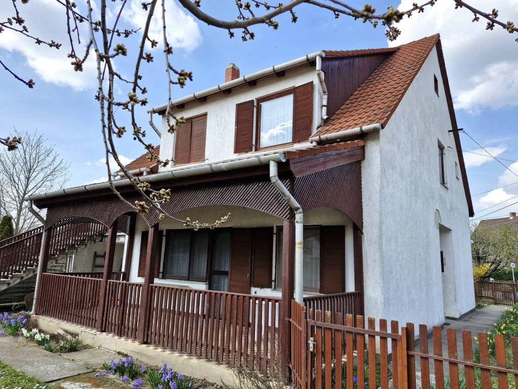 AGÁRDI OTTHON A GESZTENYESOR VÉGÉN