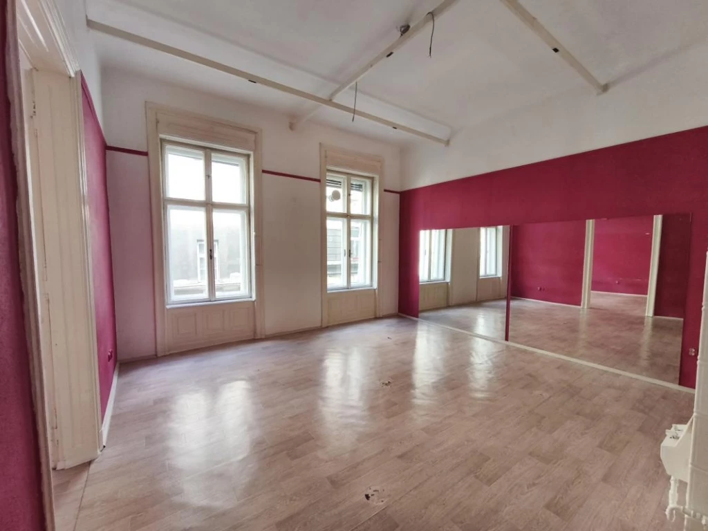 For sale brick flat, Budapest VI. kerület, Nagykörúton belüli terület