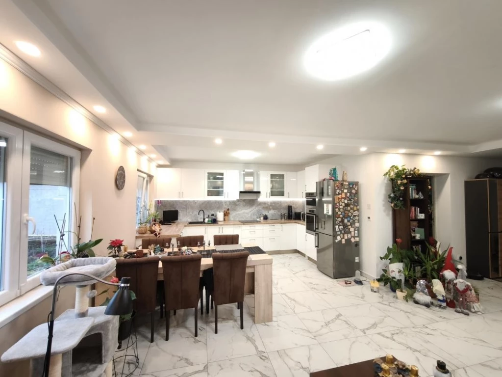 Eladó családi ház, Érd