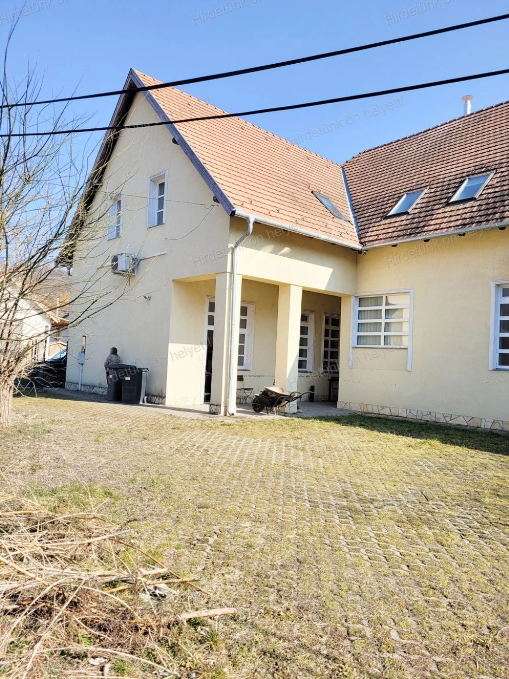 Kisnémediben 20 fő elhelyezésére alkalmas panzió eladó.