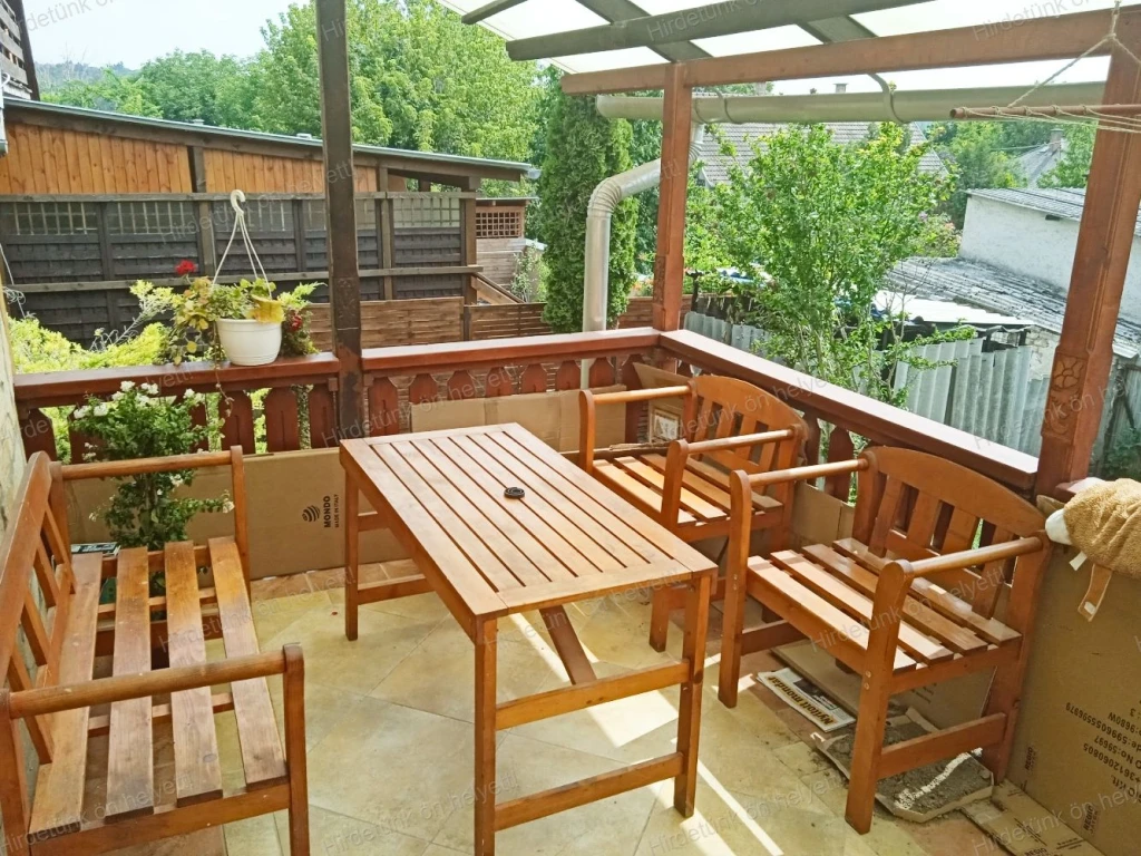 c3-1-name c2-1-name, Pécel, Hívja a Tulajdonost!, Béke utca