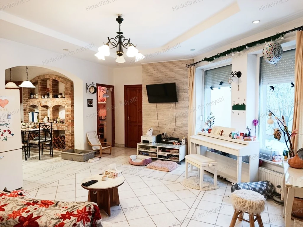 Hívja a Tulajdonost: Juhász Anita +36701544588