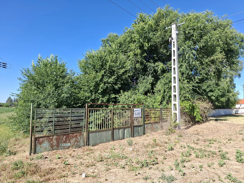 Eladó építési telek, Örkény